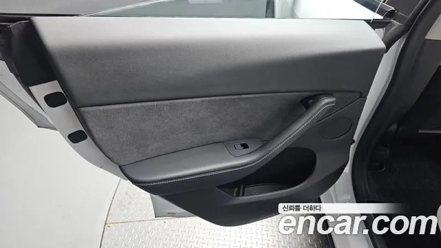 Tesla Model Y — Фото автомобиля 13