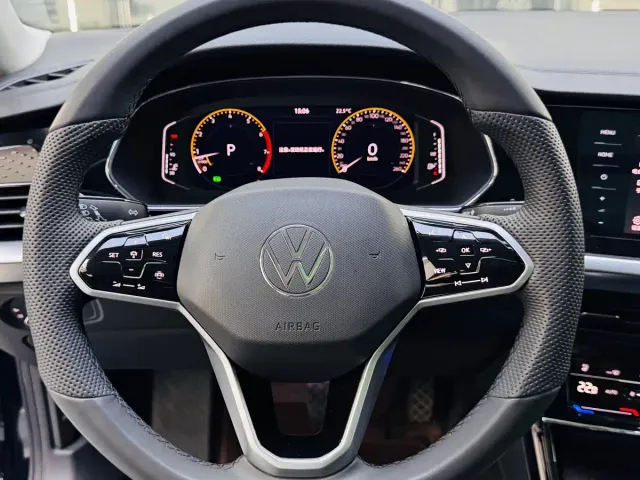 Volkswagen Passat — Фото автомобиля 10