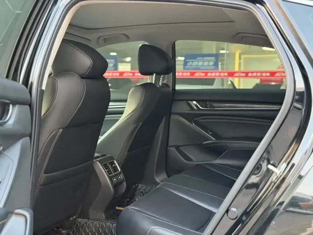 Honda Accord — Фото автомобиля 4