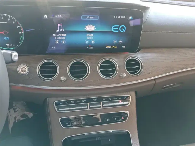 Mercedes-Benz E-Class — Фото автомобиля 12