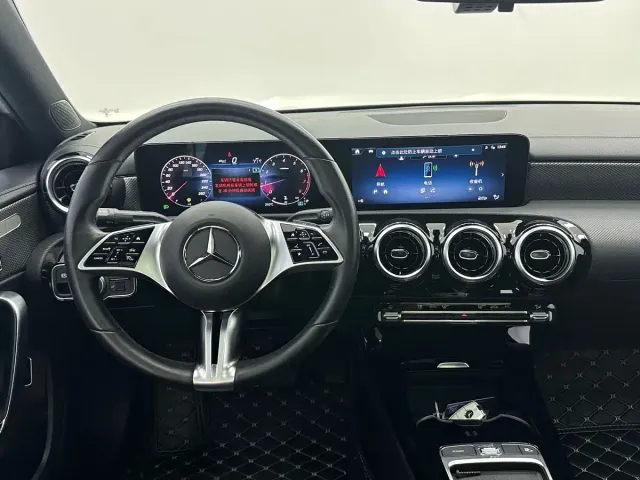 Mercedes-Benz A-Class — Фото автомобиля 10