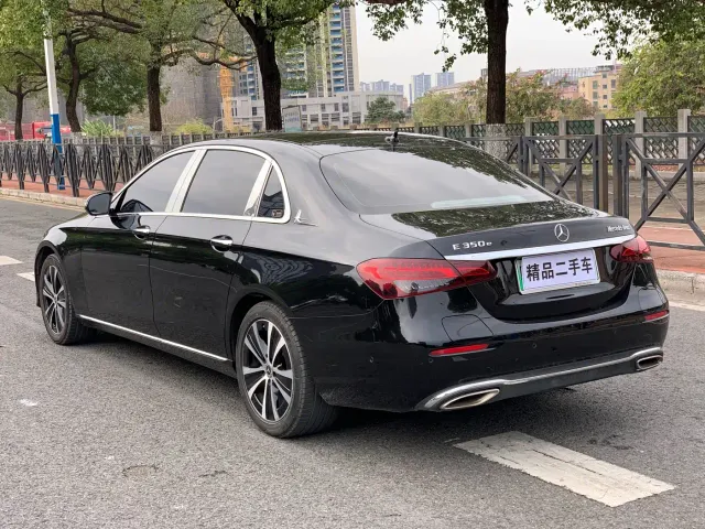 Mercedes-Benz E-Class — Фото автомобиля 6