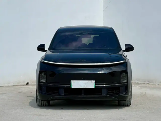 Li Auto L8 — Фото автомобиля 2