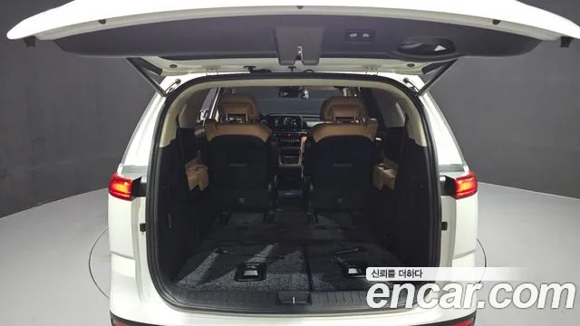 Kia Carnival Generation 4 — Фото автомобиля 20