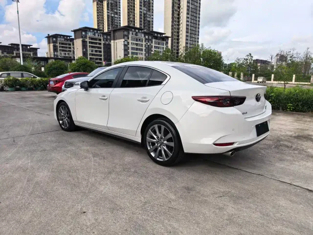 Mazda Axela — Фото автомобиля 6