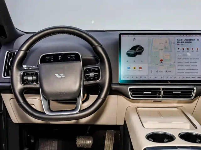 Li Auto L8 — Фото автомобиля 25