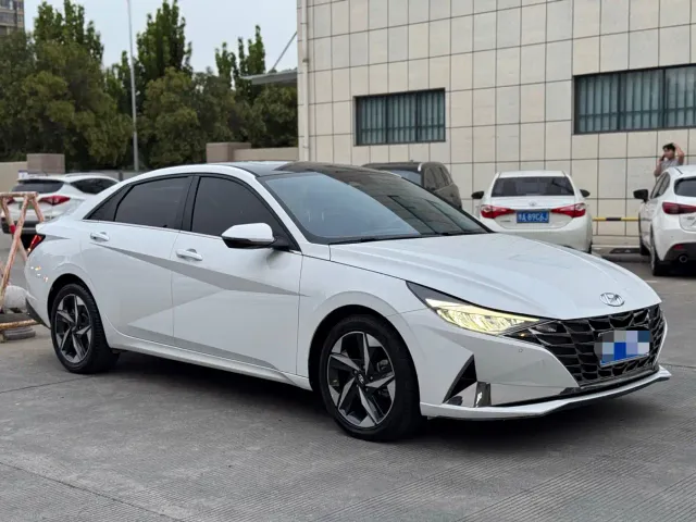 Hyundai Elantra — Фото автомобиля 3