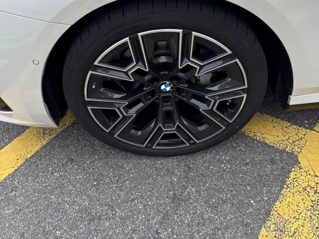 BMW 5 Series — Фото автомобиля 5