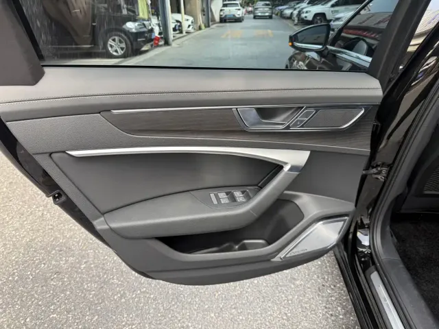 Audi A6L — Фото автомобиля 15