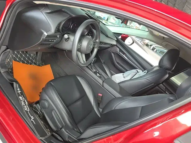 Mazda Axela — Фото автомобиля 10
