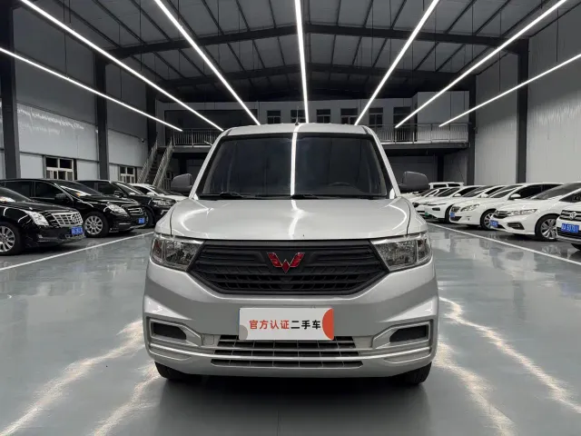 Wuling Hongguang V — Фото автомобиля 2