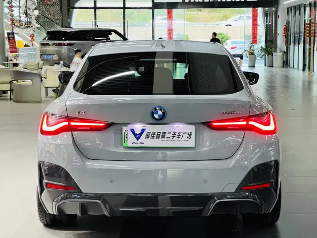 BMW i4 — Фото автомобиля 7
