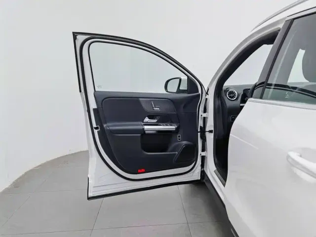Mercedes-Benz EQA — Фото автомобиля 8