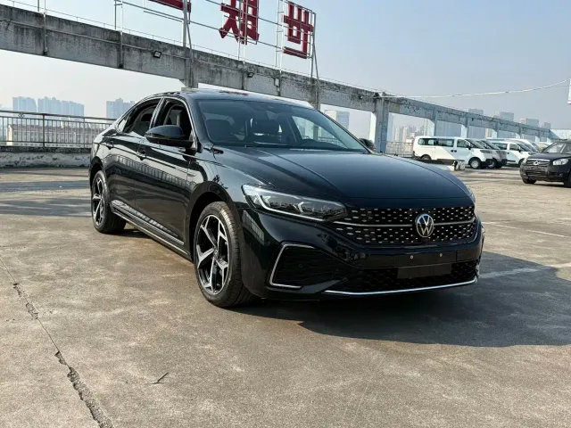 Volkswagen Passat — Фото автомобиля 2