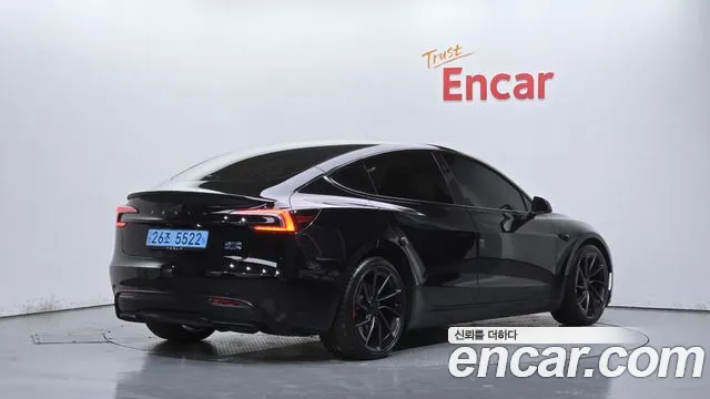 Tesla Model 3 — Фото автомобиля 2