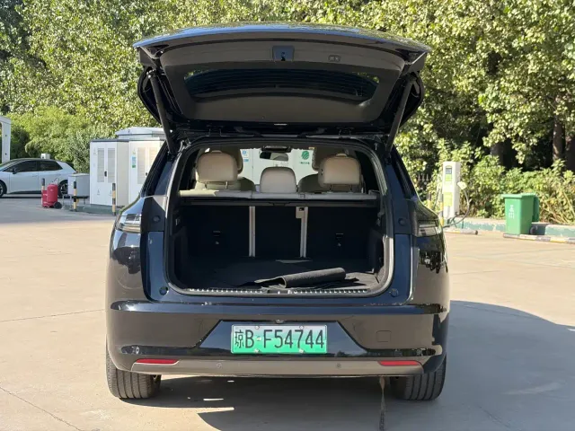 Li Auto L7 — Фото автомобиля 16