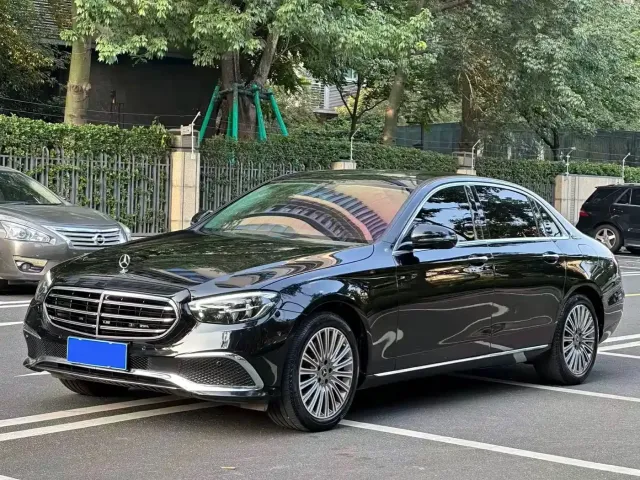 Фотография автомобиля — Mercedes-Benz E-Class