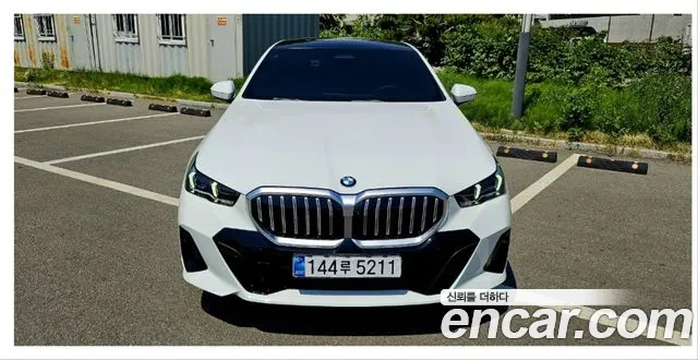 BMW 5 Series G60 — Фото автомобиля 3