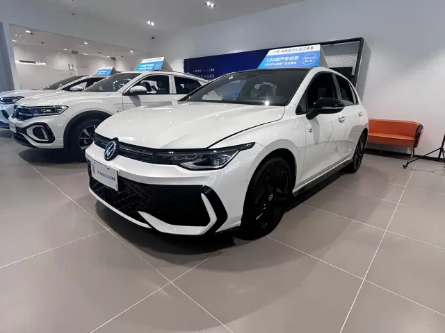 Фотография автомобиля — Volkswagen Golf