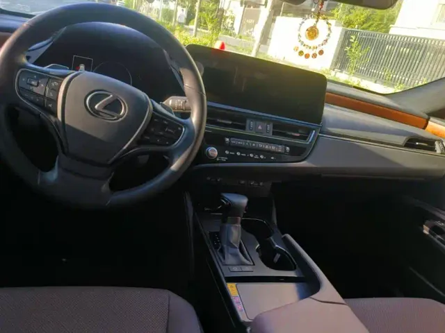 Lexus ES — Фото автомобиля 12