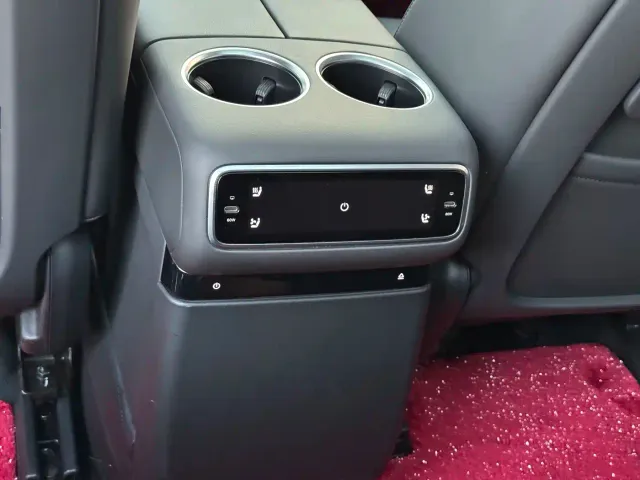 Li Auto L8 — Фото автомобиля 21