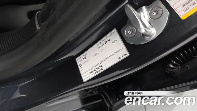 Tesla Model 3 — Фото автомобиля 29