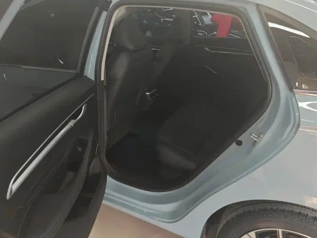 Geely Emgrand — Фото автомобиля 11