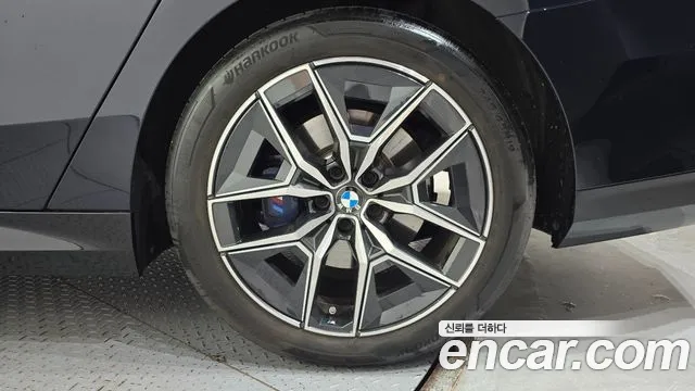 BMW 5-Series — Фото автомобиля 21