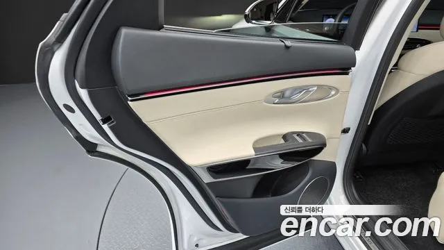Genesis GV70 2.5T Бензин 2WD — Фото автомобиля 25