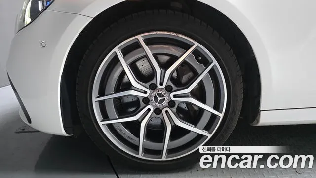 Mercedes-Benz E-Class — Фото автомобиля 4