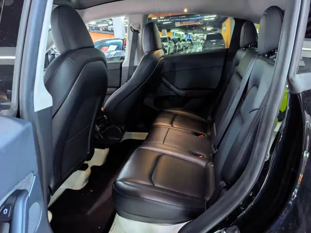 Tesla Model Y — Фото автомобиля 5