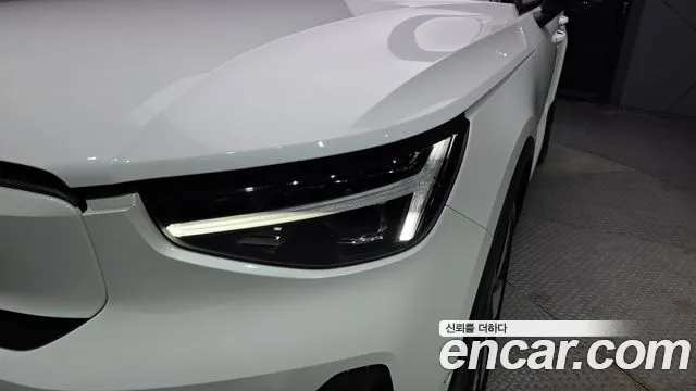 Вольво XC40 — Фото автомобиля 19