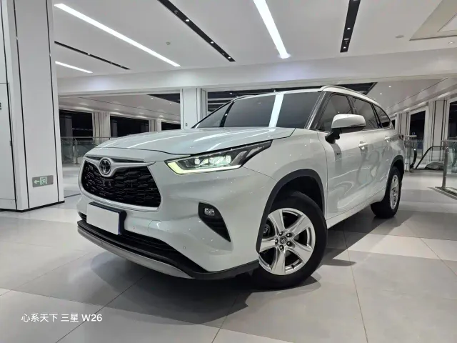 Фотография автомобиля — Toyota Highlander