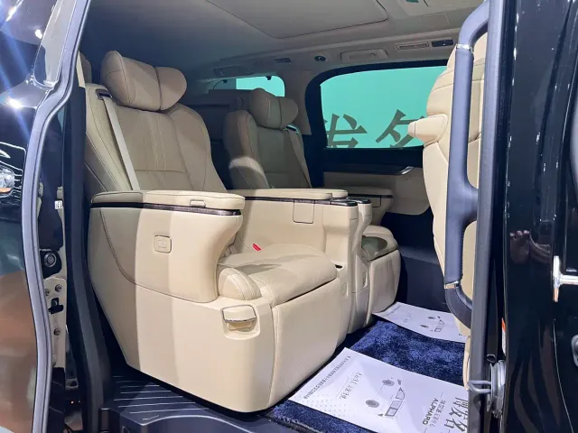Toyota Vellfire — Фото автомобиля 10