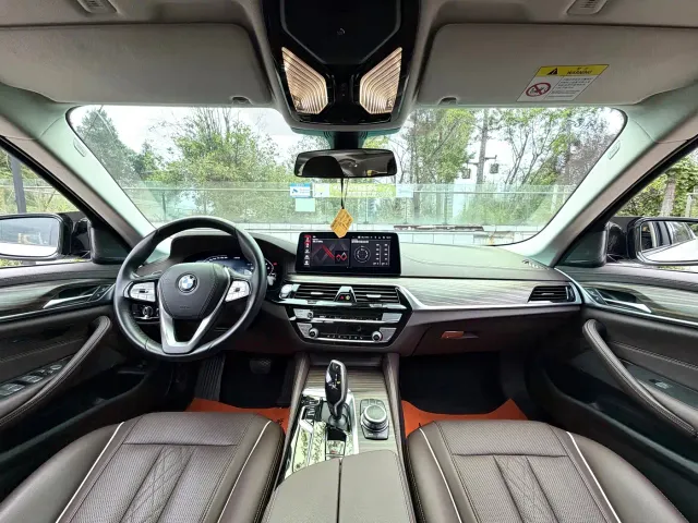BMW 5 Series — Фото автомобиля 5