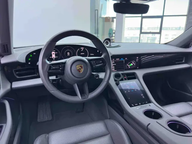 Porsche Taycan — Фото автомобиля 14