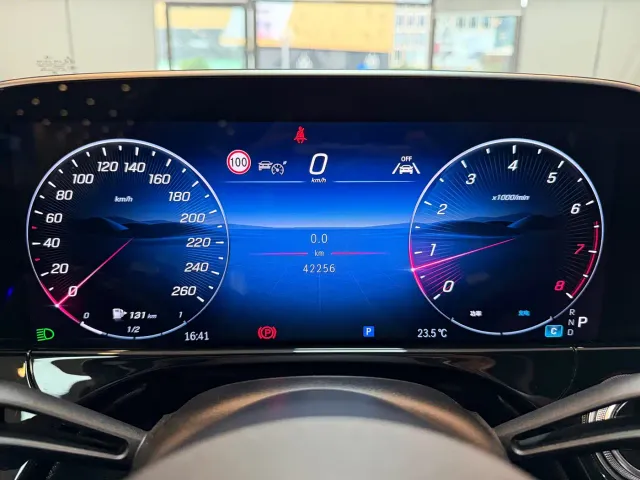 Mercedes-Benz E-Class — Фото автомобиля 9