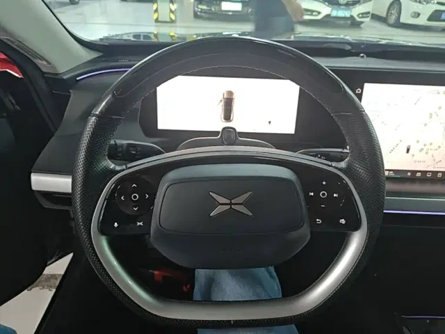 Xpeng P7 — Фото автомобиля 10