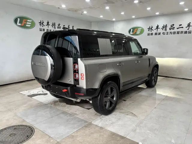 Land Rover Defender — Фото автомобиля 9