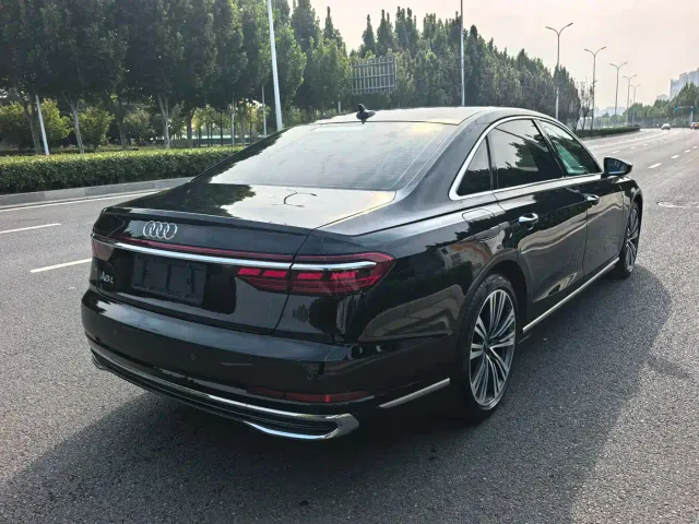 Audi A8 — Фото автомобиля 7