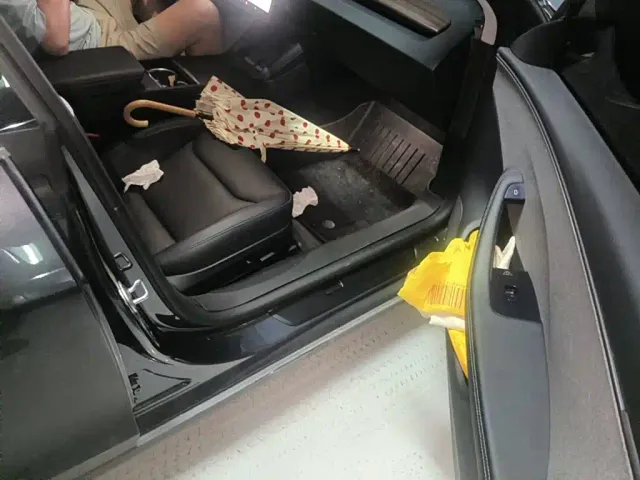 Tesla Model 3 — Фото автомобиля 12