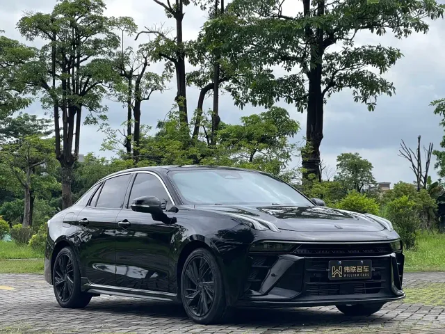 Lynk & Co 03 — Фото автомобиля 3