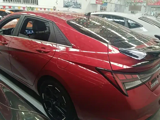 Hyundai Elantra — Фото автомобиля 4