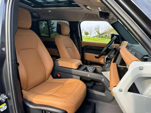 Land Rover Defender — Фото автомобиля 11