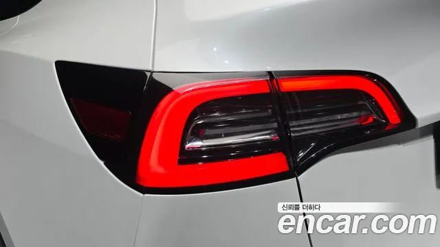 Tesla Model Y — Фото автомобиля 8