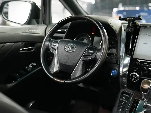 Toyota Alphard — Фото автомобиля 30