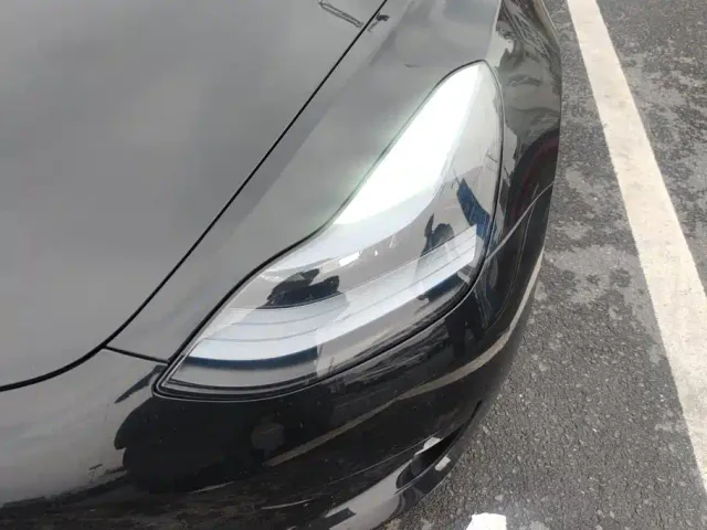 Tesla Model 3 — Фото автомобиля 5