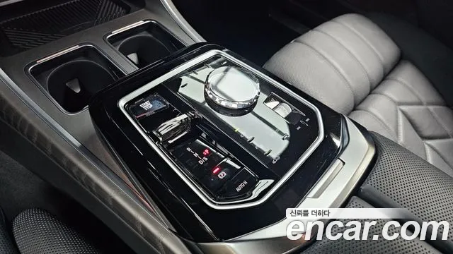 BMW 7 Series G70 — Фото автомобиля 12