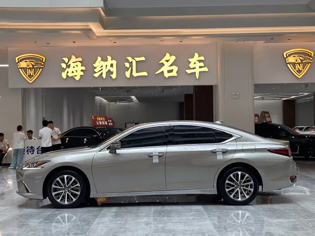 Lexus ES — Фото автомобиля 3