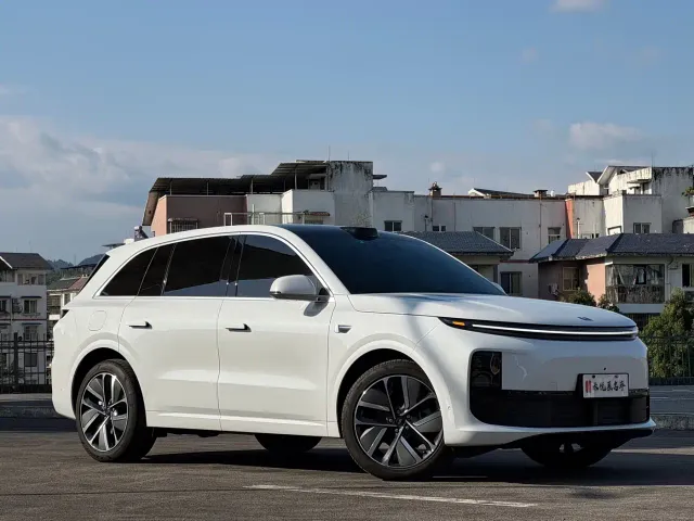 Li Auto L6 — Фото автомобиля 3